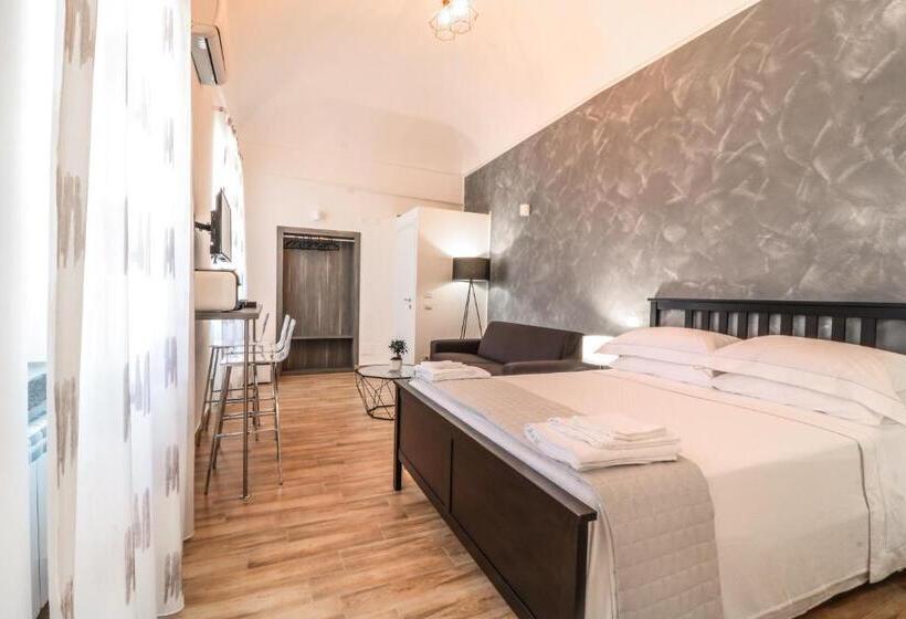 سوییت با چشمانداز دریا, Bella Mbriana