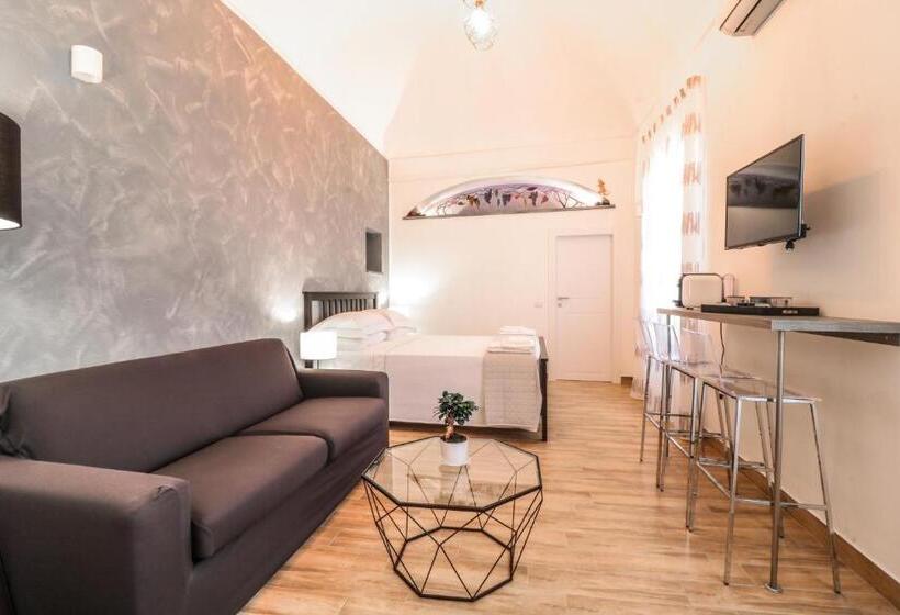 سوییت با چشمانداز دریا, Bella Mbriana