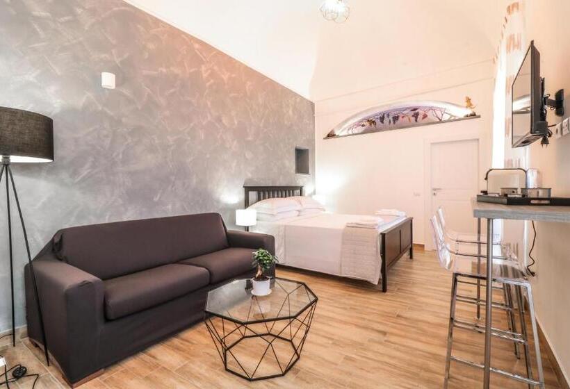 سوییت با چشمانداز دریا, Bella Mbriana