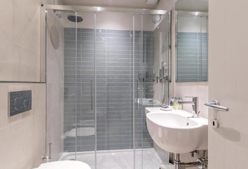 اتاق استاندارد با بالکن, Amanarola