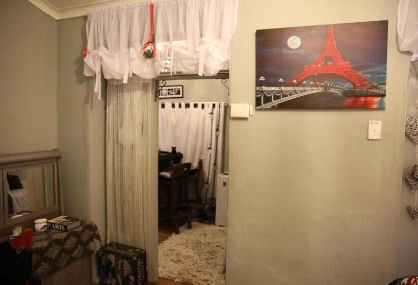 패밀리 룸, Eagle S Nest