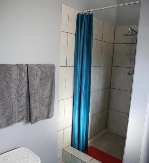 标准三人间, Eagle S Nest