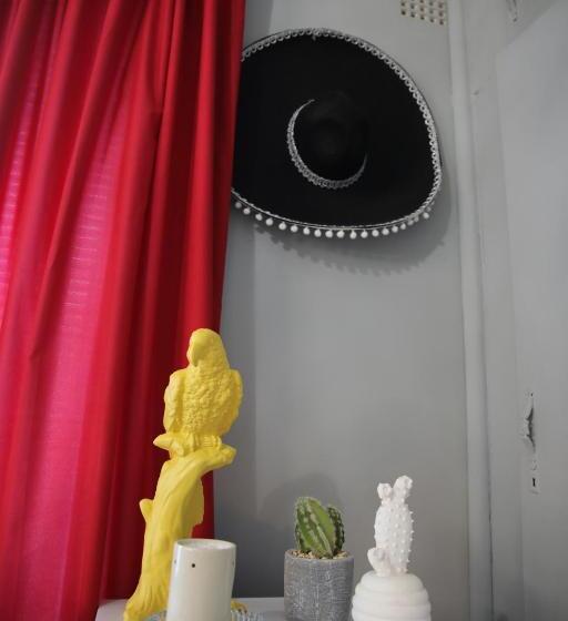 标准三人间, Eagle S Nest