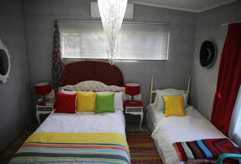 标准三人间, Eagle S Nest