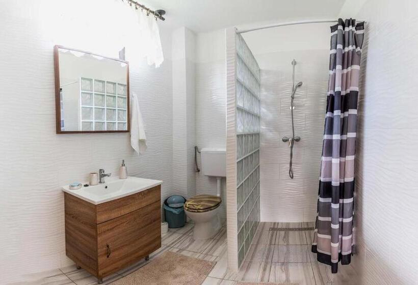 四人标准间, Gemenc Vendégház