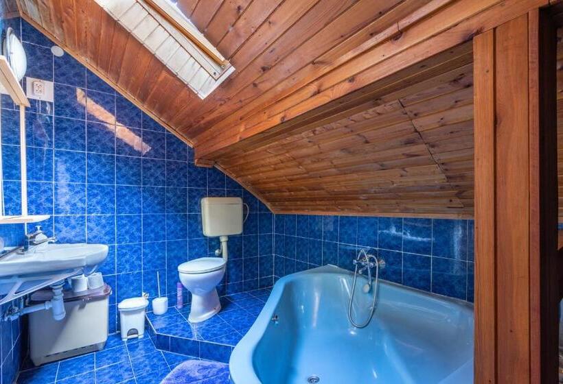 标准三人间, Gemenc Vendégház