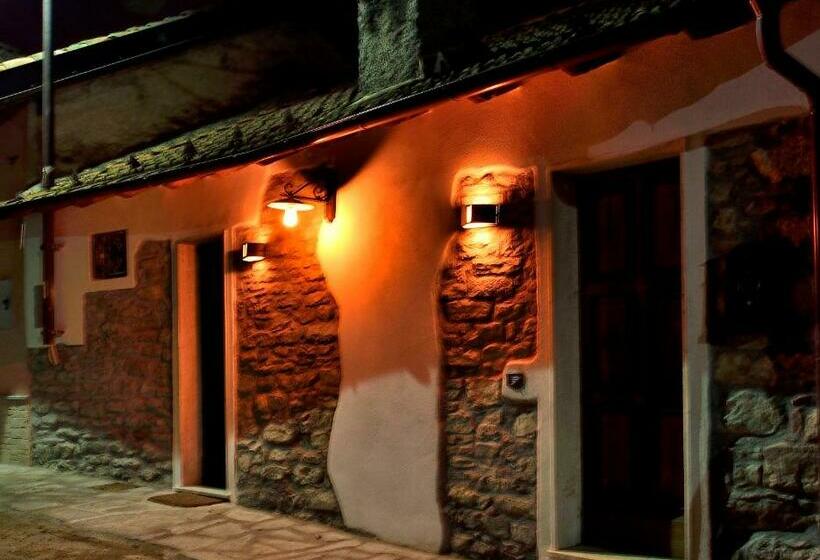 带阳台的豪华间, Il Borgo Del Castello