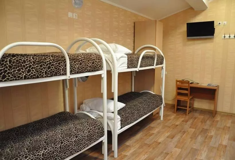 Neljän hengen Economy-huone jaetulla kylpyhuoneella, Art Hotel Nikolaevsky Posad