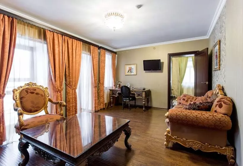 Perhehuone, Art Hotel Nikolaevsky Posad