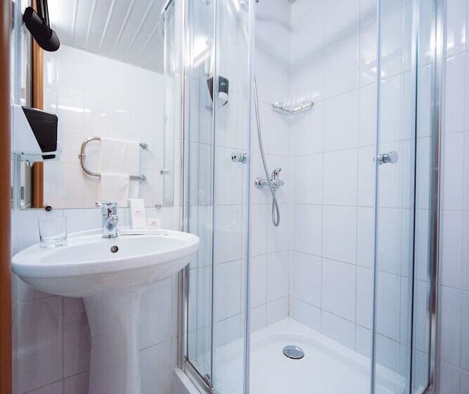 اتاق اکونومی یک تخته, Eurootel Stavropol