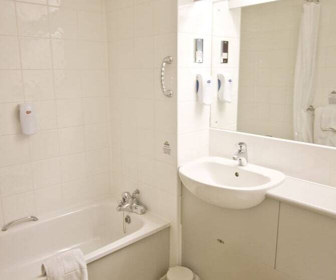 اتاق استاندارد یک نفره, Days Inn London Stansted Airport