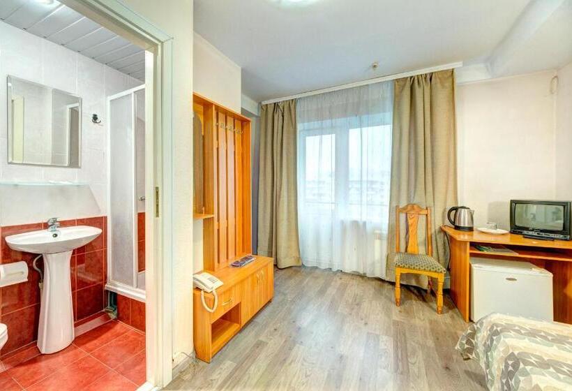 اتاق استاندارد یک نفره, Holosiyvsky