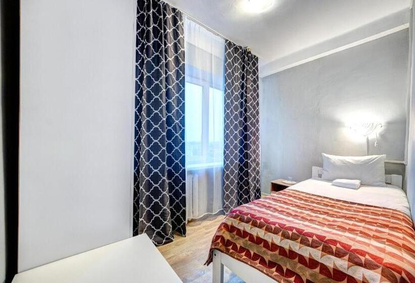 اتاق استاندارد یک تخته با سرویس بهداشتی مشترک, Holosiyvsky