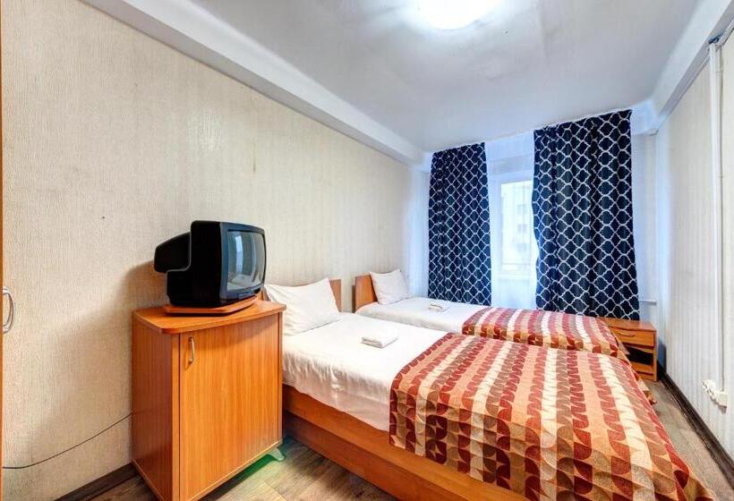 اتاق استاندارد با سرویس بهداشتی مشترک, Holosiyvsky