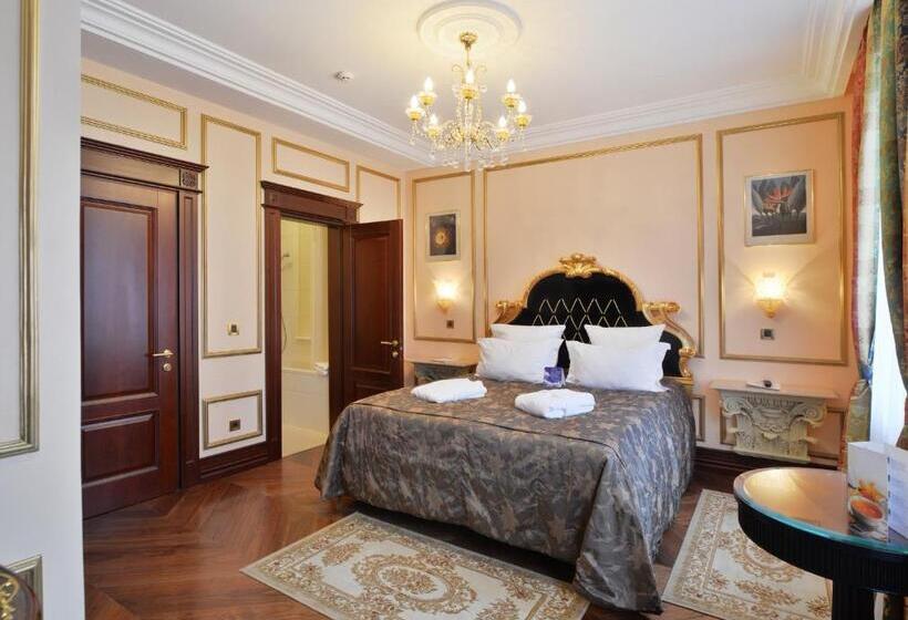 اتاق کلاسیک, La Gioconda Boutique