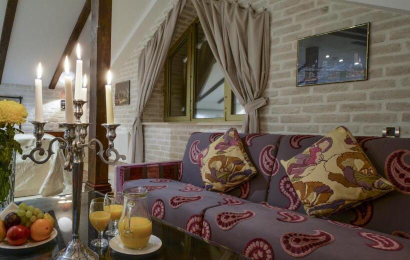 اتاق کلاسیک, La Gioconda Boutique