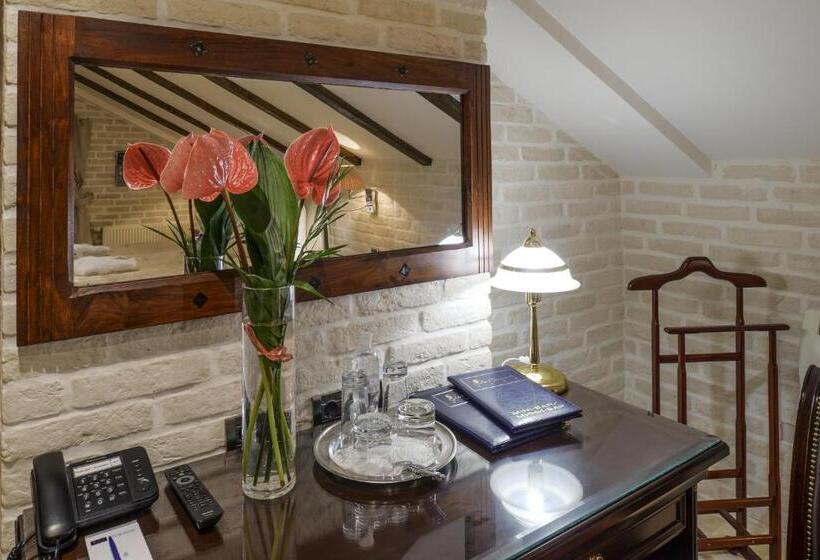 اتاق کلاسیک, La Gioconda Boutique