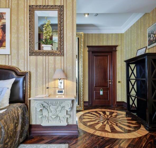 اتاق لوکس با تراس, La Gioconda Boutique