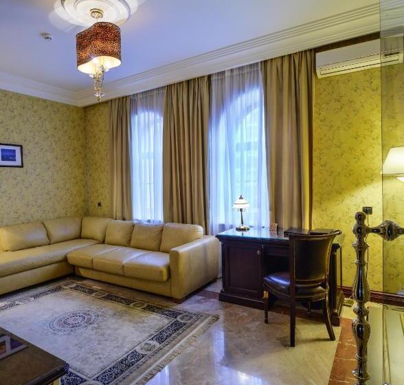 سوییت با چشمانداز دریا, La Gioconda Boutique