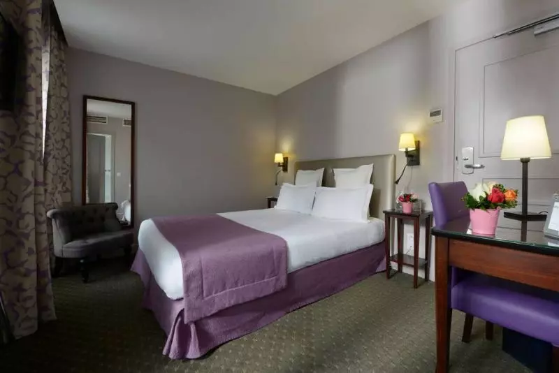 اتاق کلاسیک, Le Relais Saint Charles