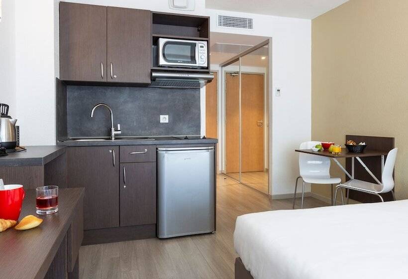استودیوی استاندارد, Les Loges Du Park