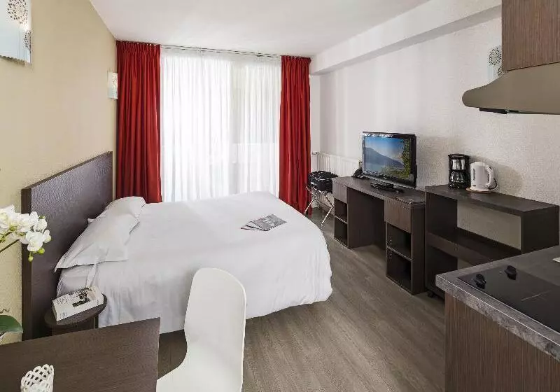 استودیوی استاندارد, Les Loges Du Park