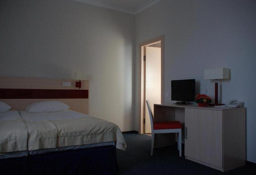 اتاق سوپریور, Optima Pochayiv