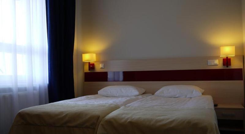 اتاق استاندارد, Optima Pochayiv