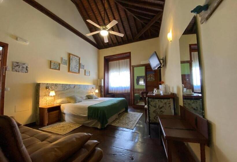 标准三人间, Gara