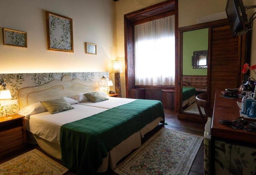 标准三人间, Gara