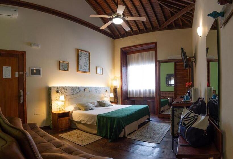 标准三人间, Gara