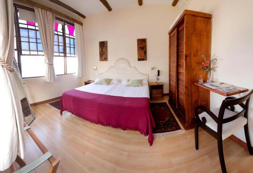 带海景的古典房间, Gara