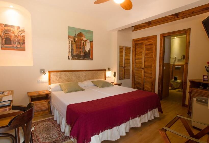 一楼标准间, Gara