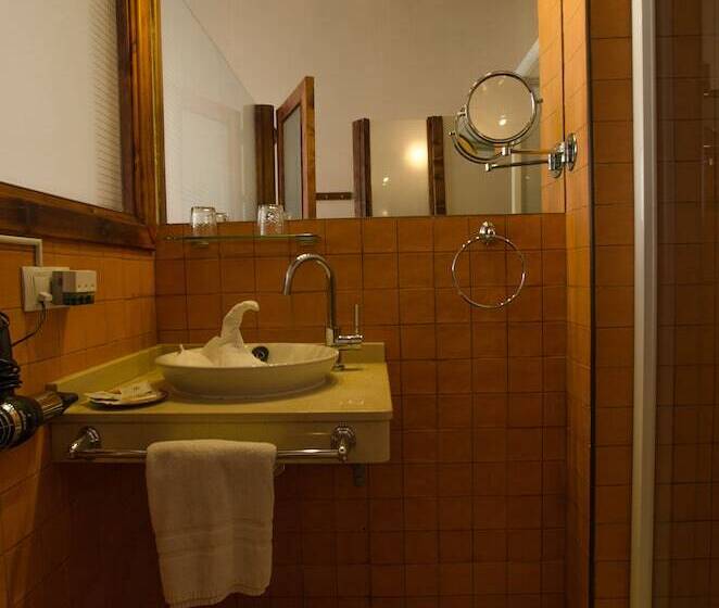 标准单人间, Gara