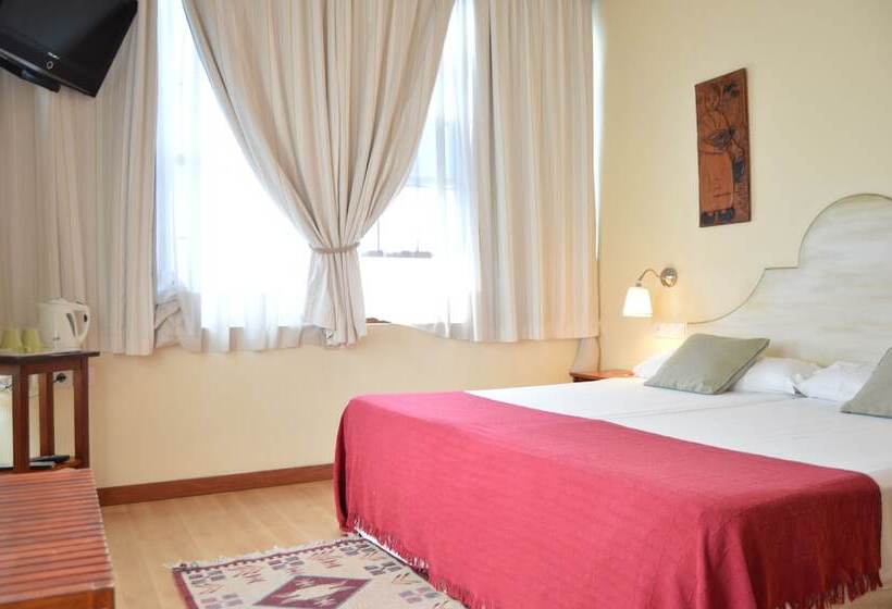 带海景的标准房, Gara