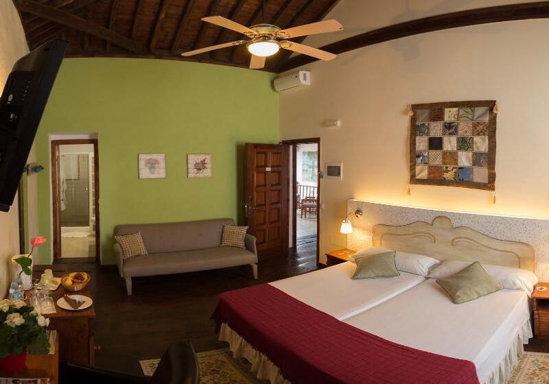 标准三人间, Gara