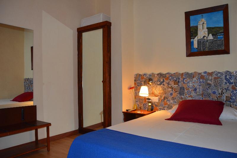 标准单人间, Gara