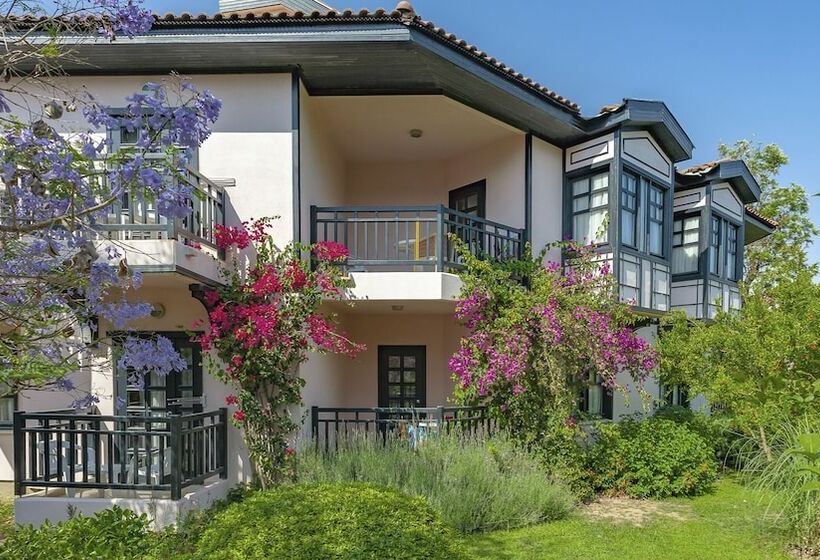 Номер Клуб, Starlight Resort