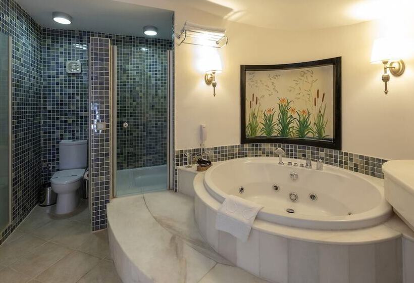 Номер Клуб, Starlight Resort