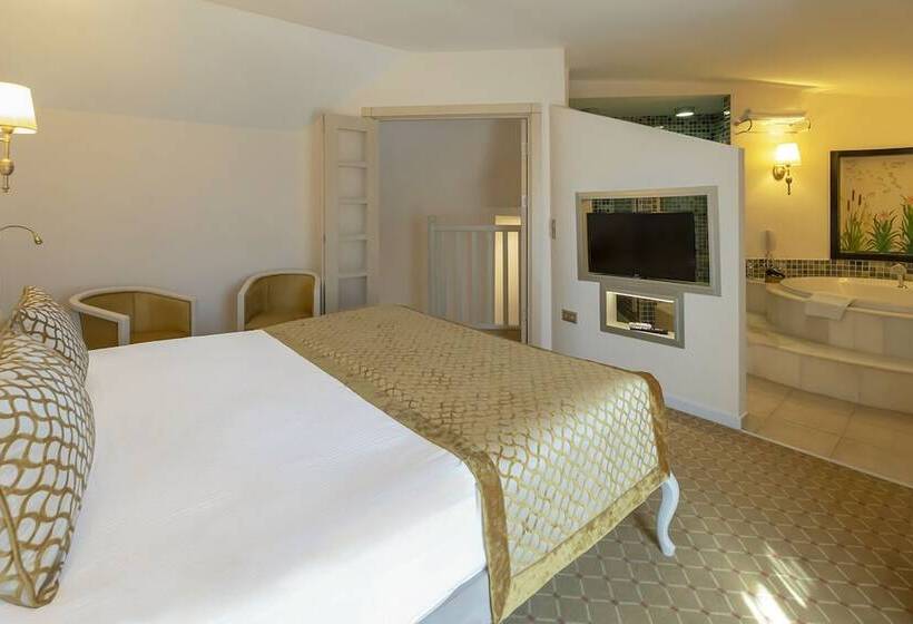 Номер Клуб, Starlight Resort