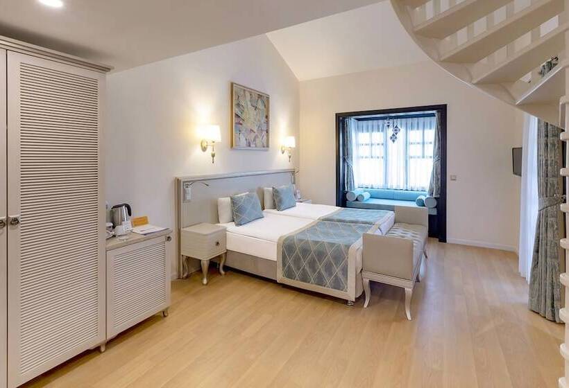 Номер Клуб, Starlight Resort