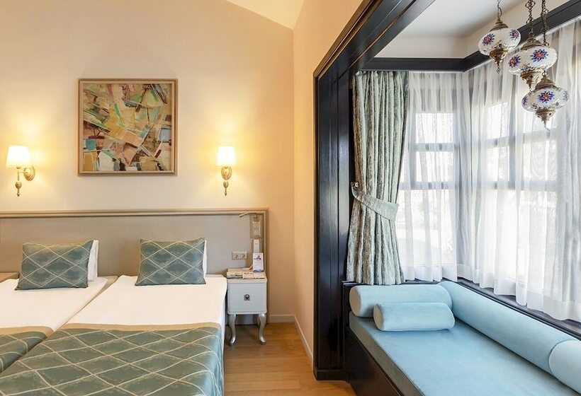 Номер Клуб, Starlight Resort