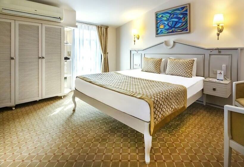 Номер Клуб, Starlight Resort