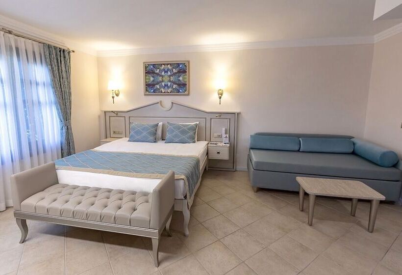 Номер Клуб, Starlight Resort