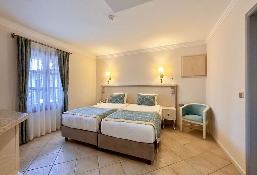 Номер Клуб, Starlight Resort