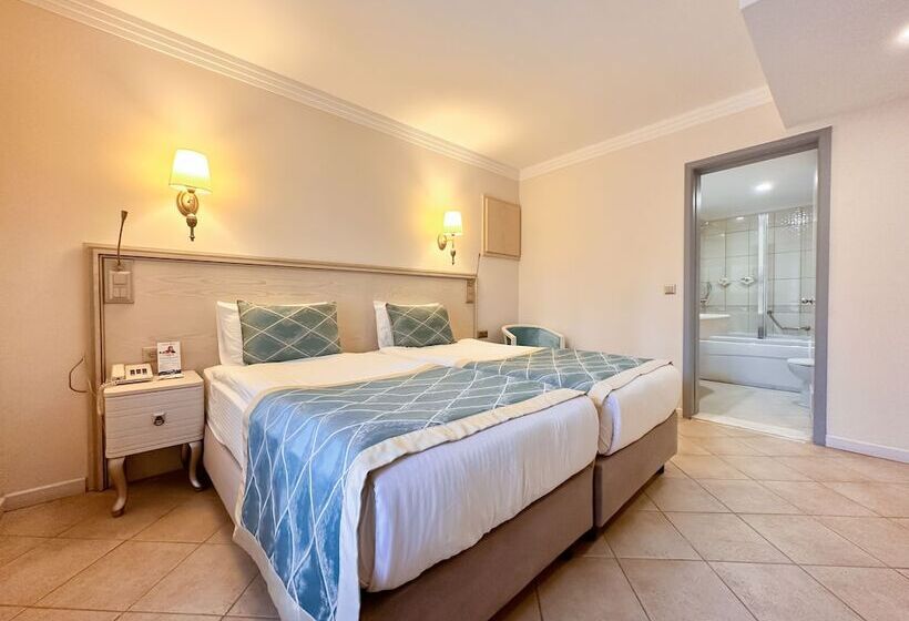 Номер Клуб, Starlight Resort