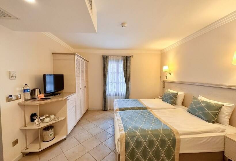 Номер Клуб, Starlight Resort