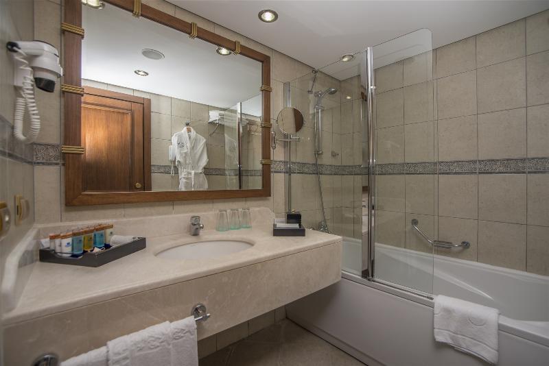 Номер Клуб, Starlight Resort