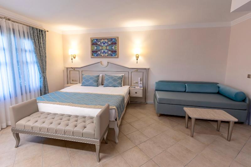 Номер Клуб, Starlight Resort