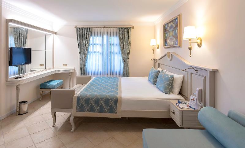 Номер Клуб, Starlight Resort